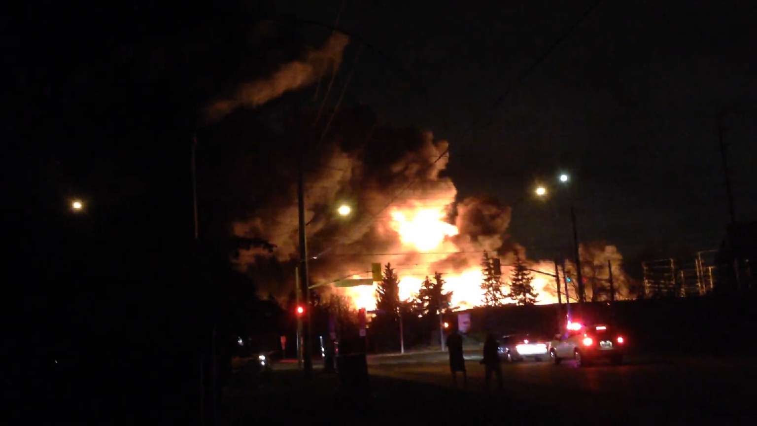 Viewer video: Mississauga industrial fire
