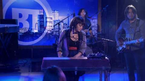 Grammy-winning singer Norah Jones performs on Breakfast Television
